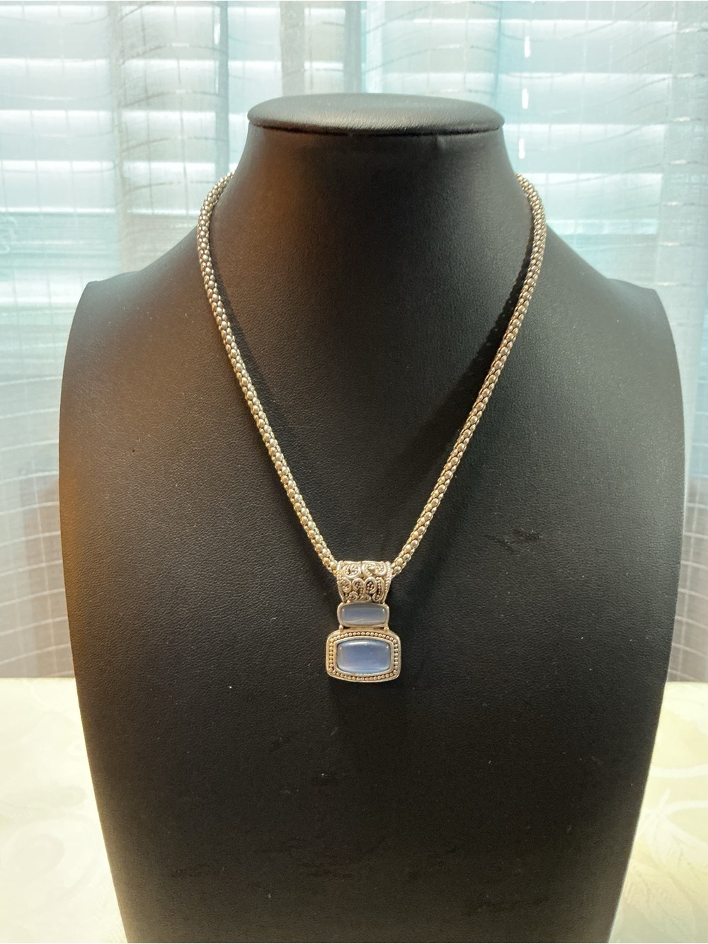 Cookie Lee Signed Blue Cat’s Eye Glass Silver Tone Pendant Necklace